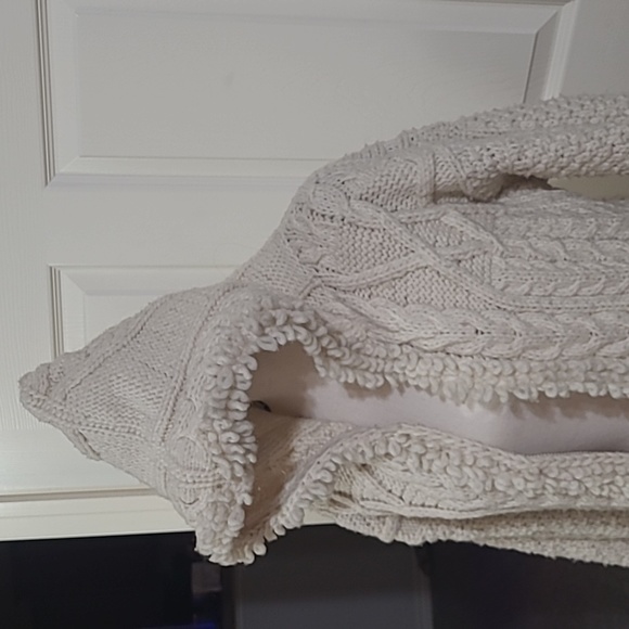 100% Wool Coat..Chunky Knit Wool Hooded Coat. Made in Ecuador - Picture 4 of 15